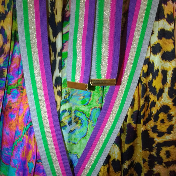 ๐HP!!!๐ Backless Animal Print Top - Picture 3 of 4